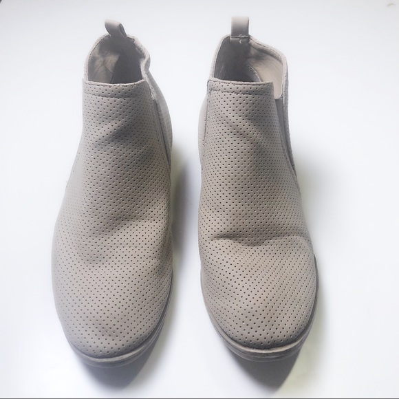 RAMPAGE Beige/Tan Slip on Ankle Bootie Size 6 - Picture 2 of 8